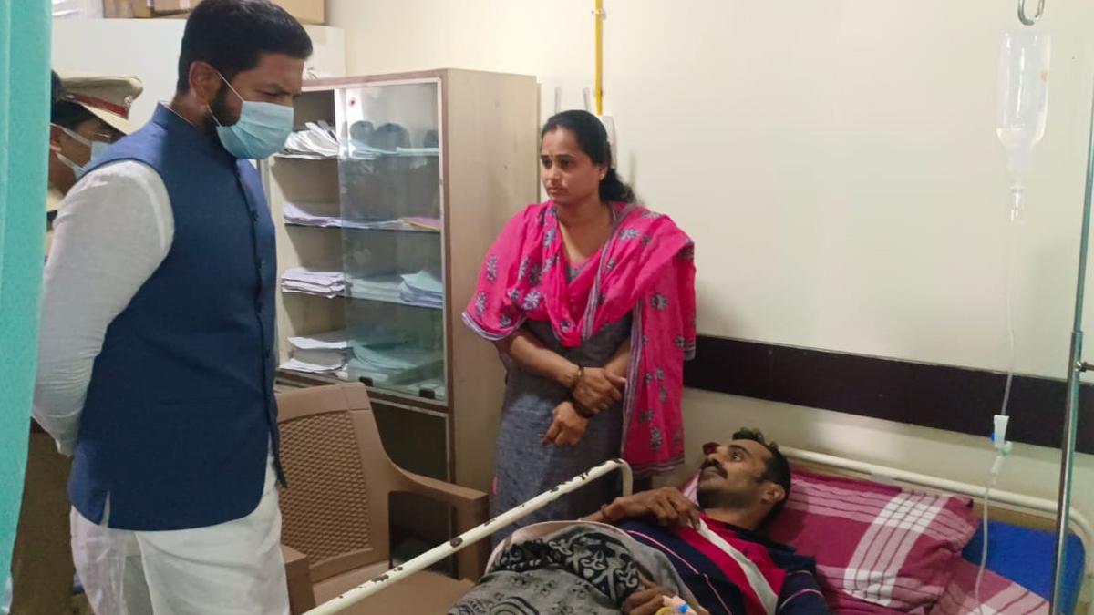 Karnataka: Woman Dies, 70 Hospitalized In Suspected Food Poisoning Incident 87 One dead, 135 hospitalised after suspected food poisoning at Hoskote -